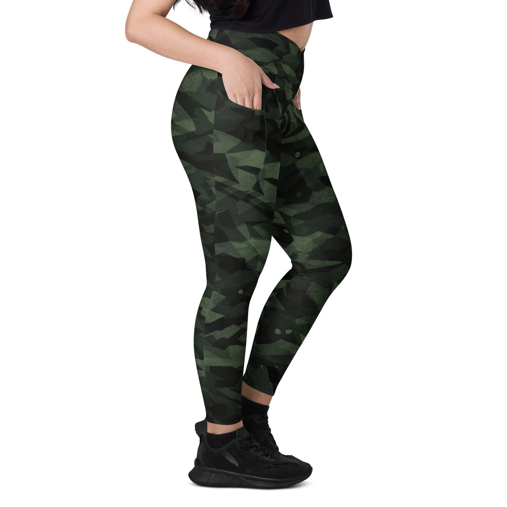 EMERALD FOREST LEGGINGS WITH POCKETS — SIGNATURE CAMOUFLAGE — alternate view 2 of 6